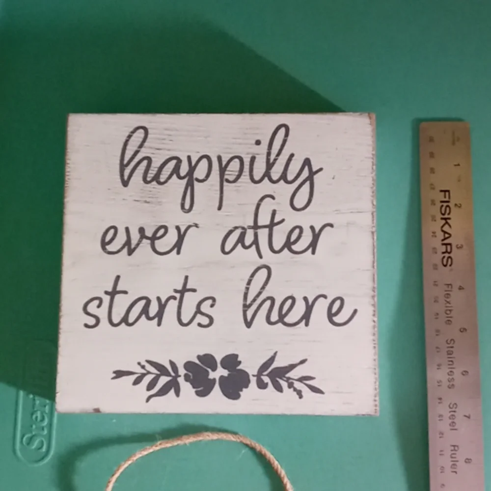 2 signs. Happily ever after